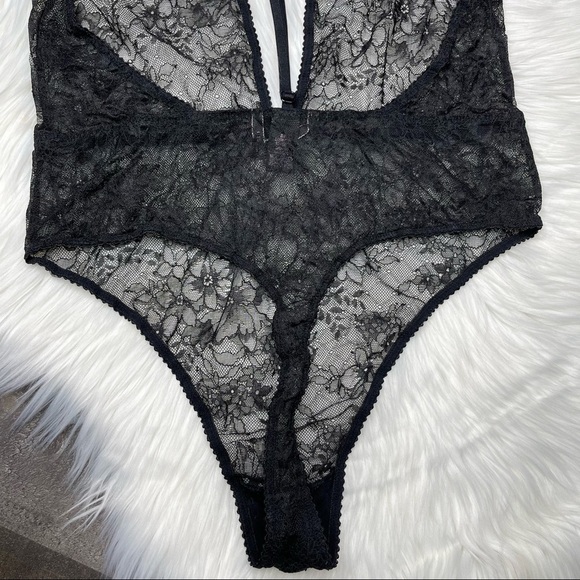 Victoria’s Secret Black Lace Bodysuit Plunge Neckline size Large - Picture 5 of 12